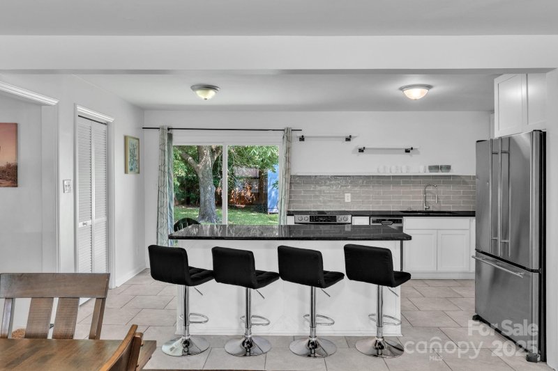 Property image 4 of 4930 Crestmont Drive in Windsor Park, Charlotte, NC 28205