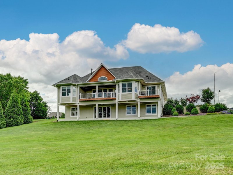 Property image 3 of 383 Ridgeview Hill Drive in Ridgeview At Sweetwater Hills, Hendersonville, NC 28791