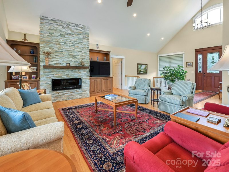 Property image 5 of 383 Ridgeview Hill Drive in Ridgeview At Sweetwater Hills, Hendersonville, NC 28791