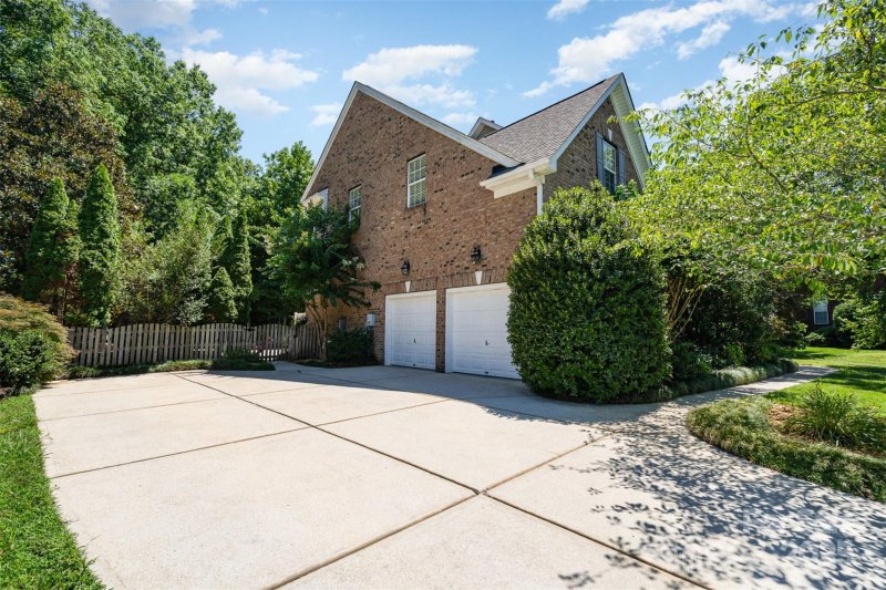 Property image 5 at 626 Tullamore Court, Matthews, NC 28104