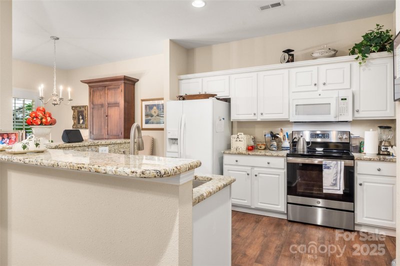 Property image 4 of 10960 Princeton Village Drive in Princeton at Southampton, Charlotte, NC 28277