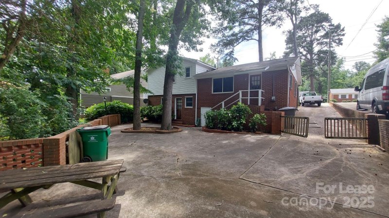 Property image 3 of 3813 Selwyn Avenue in Myers Park, Charlotte, NC 28209