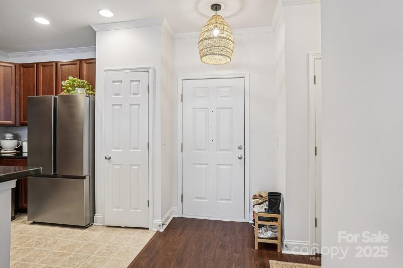 Property image 3 at 1000 E Woodlawn Road, Charlotte, NC 28209