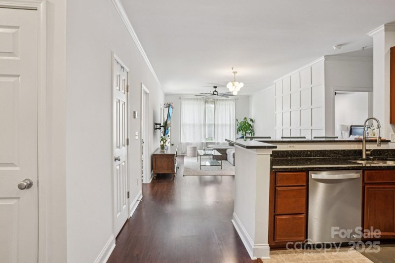 Property image 4 at 1000 E Woodlawn Road, Charlotte, NC 28209