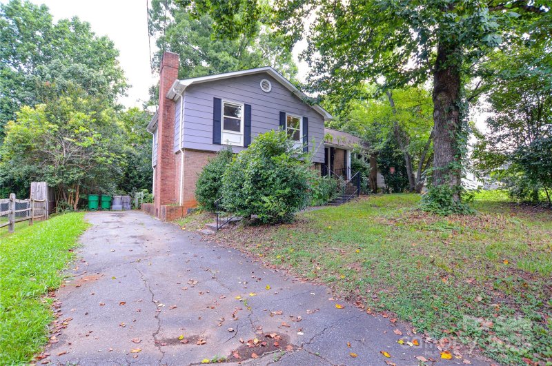 Property image 2 of 5008 Brooktree Drive in Westchester, Charlotte, NC 28208