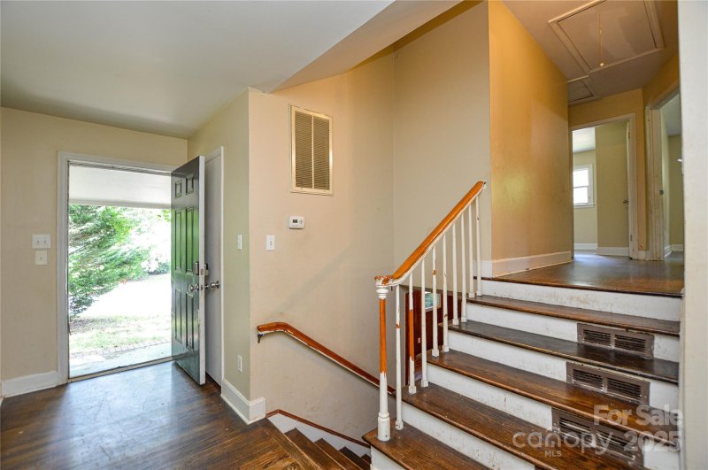 Property image 5 of 5008 Brooktree Drive in Westchester, Charlotte, NC 28208