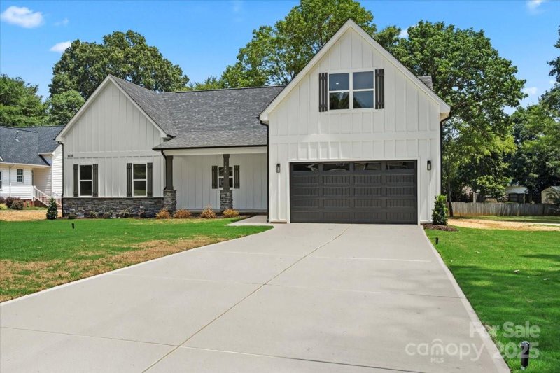 Property image 2 of 1678 Sharon Lane in Arrowood Estates, Lancaster, SC 29720