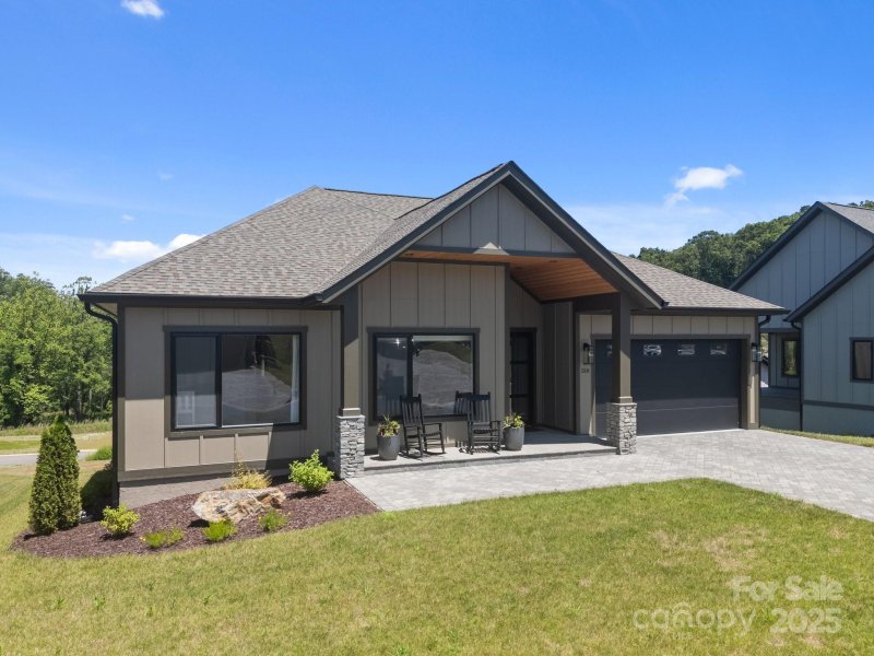 Property image 3 of 318 Avery Trail Drive in Victoria Hills, Arden, NC 28704