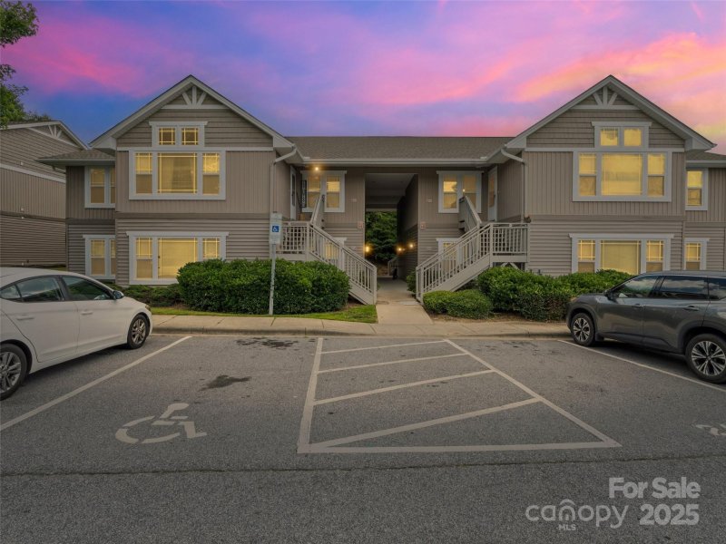 Morningside Condos, Hendersonville Community