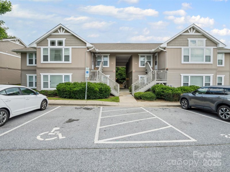 Property image 2 of 131 Morningside Lane in Morningside Condos, Hendersonville, NC 28792