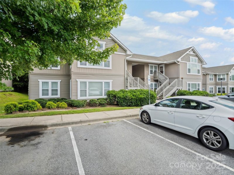 Property image 3 of 131 Morningside Lane in Morningside Condos, Hendersonville, NC 28792