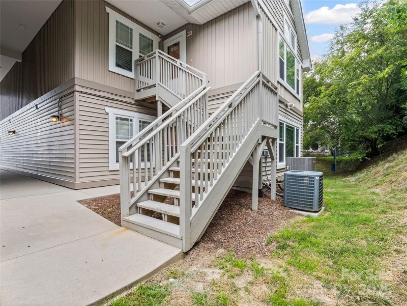 Property image 5 of 131 Morningside Lane in Morningside Condos, Hendersonville, NC 28792