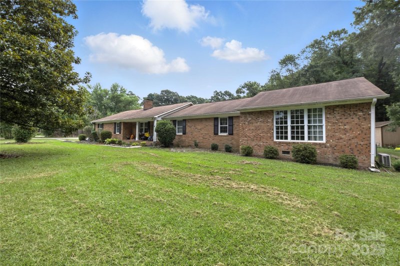 Property image 3 of 724 Catawba Circle in Cherokee Woods, Matthews, NC 28104