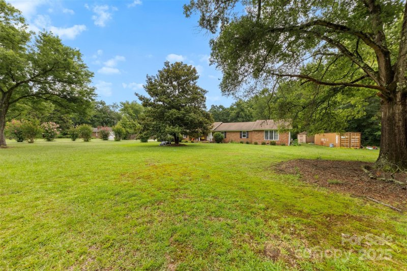 Property image 4 of 724 Catawba Circle in Cherokee Woods, Matthews, NC 28104