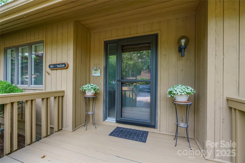 Property image 2 at 501 Red Oak Drive, Hendersonville, NC 28791