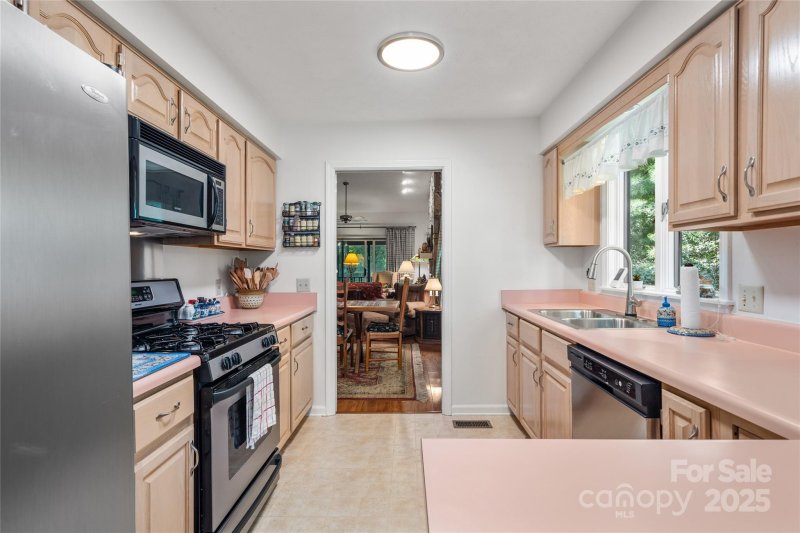 Property image 4 at 501 Red Oak Drive, Hendersonville, NC 28791