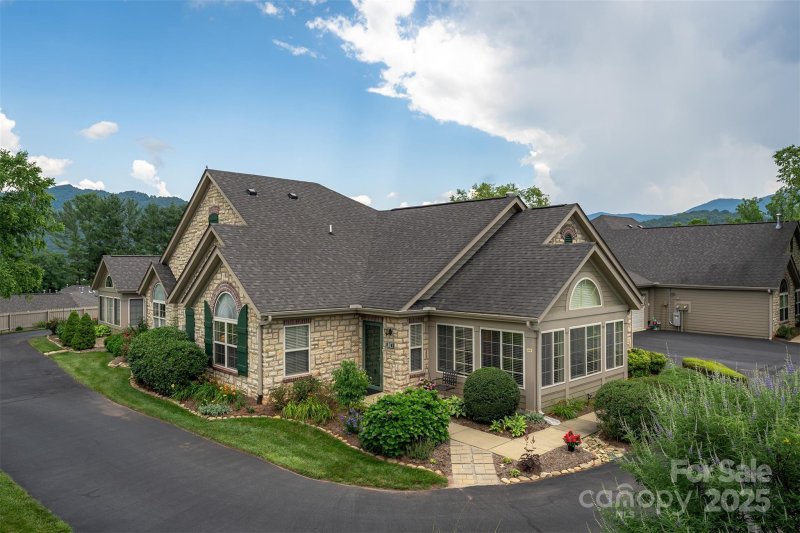 Property image 2 of 81 Outlook Circle in Craggy View Cottages, Swannanoa, NC 28778