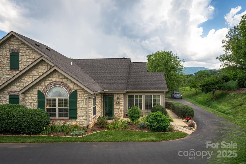 Property image 4 of 81 Outlook Circle in Craggy View Cottages, Swannanoa, NC 28778