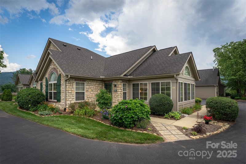 Property image 5 of 81 Outlook Circle in Craggy View Cottages, Swannanoa, NC 28778