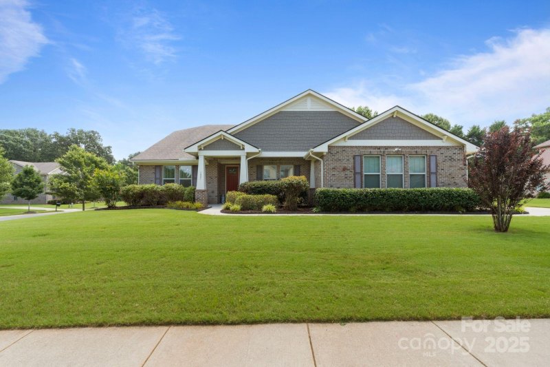 1001 Manorwyck Farms Drive