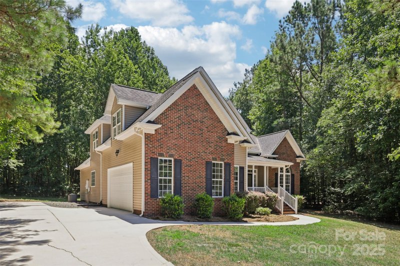 Property image 2 of 2055 Sunswept Lane in Hunters Place, York, SC 29745