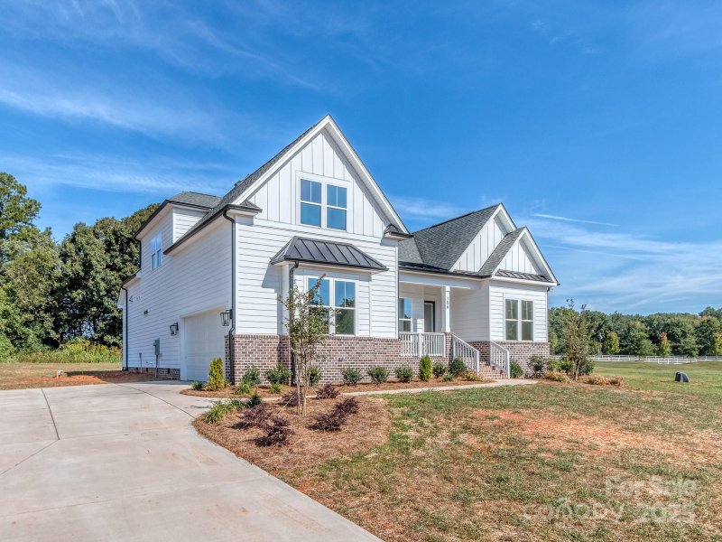 Property image 2 of 156 Triple Ponds Court in Edmunds Farm, Clover, SC 29710