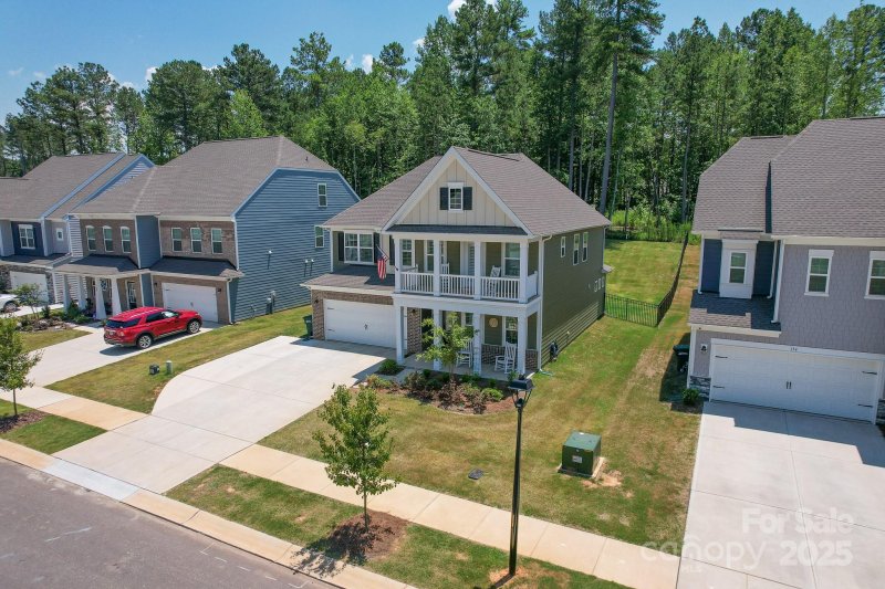 Property image 3 at 136 Dogwood Grove Place, Troutman, NC 28166