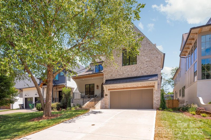 Property image 2 of 4017 Ridgecrest Avenue in Cotswold, Charlotte, NC 28211