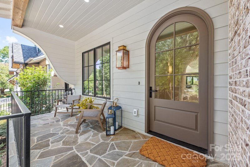 Property image 3 of 4017 Ridgecrest Avenue in Cotswold, Charlotte, NC 28211