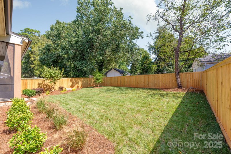 Property image 4 of 4017 Ridgecrest Avenue in Cotswold, Charlotte, NC 28211