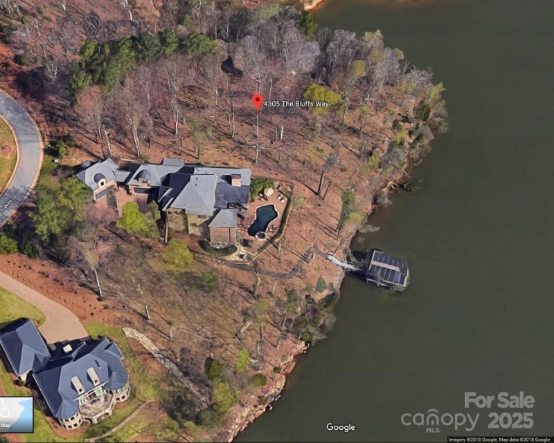 4305 The Bluffs Way