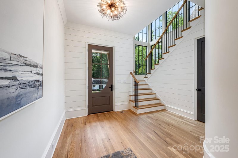 Property image 5 of 4021 Ridgecrest Avenue in Cotswold, Charlotte, NC 28211