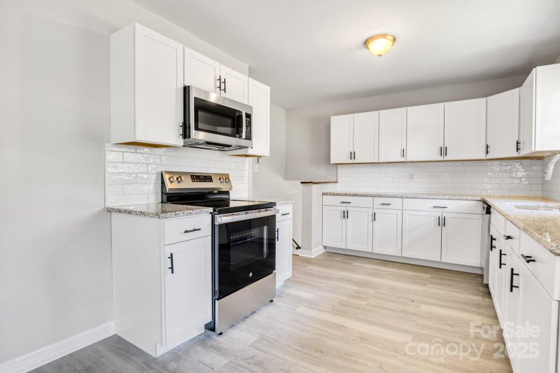 Property image 5 of 4635 Thornwood Road in Hidden Valley, Charlotte, NC 28213