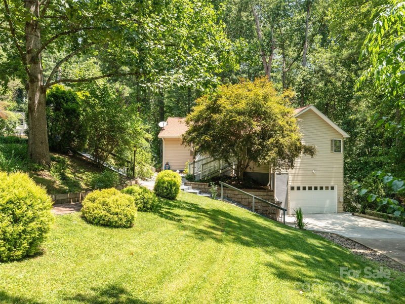 Fountain Trace, Hendersonville Community