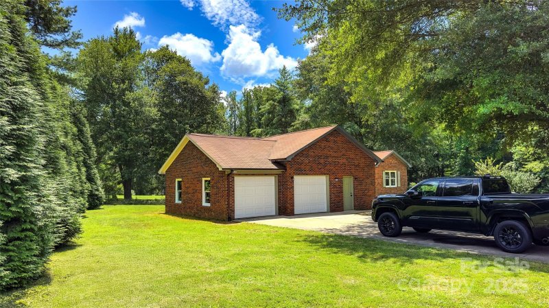 Property image 3 of 4885 Maggie Drive in Forest Ridge, Hickory, NC 28602