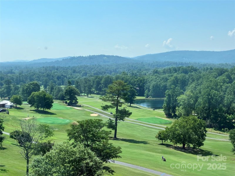 Property image 5 of 140 Bent Tree Drive in Bent Tree, Hendersonville, NC 28739