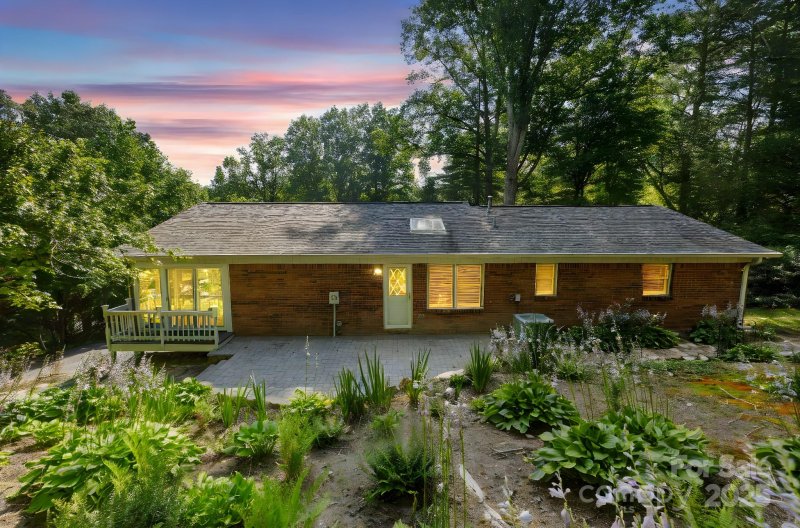 Property image 3 of 123 Haywood Knolls Drive in Haywood Knolls, Hendersonville, NC 28791