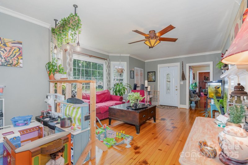 Property image 2 at 705 Townsend Avenue, Gastonia, NC 28052