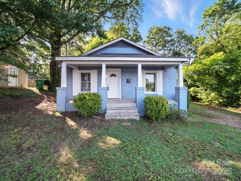 Property image 2 of 116 Honeywood Avenue in Oakview Terrace, Charlotte, NC 28216