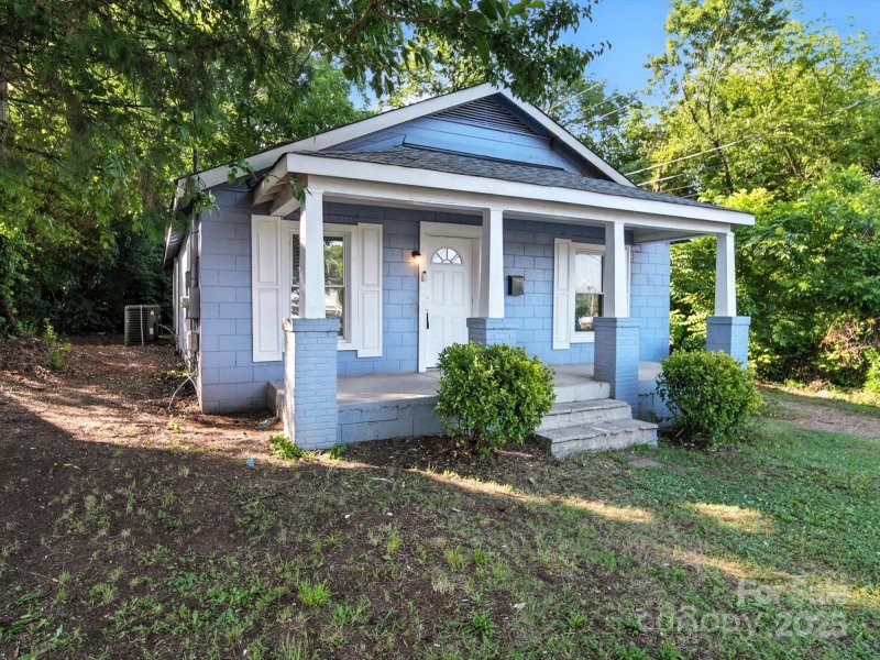 Property image 3 of 116 Honeywood Avenue in Oakview Terrace, Charlotte, NC 28216