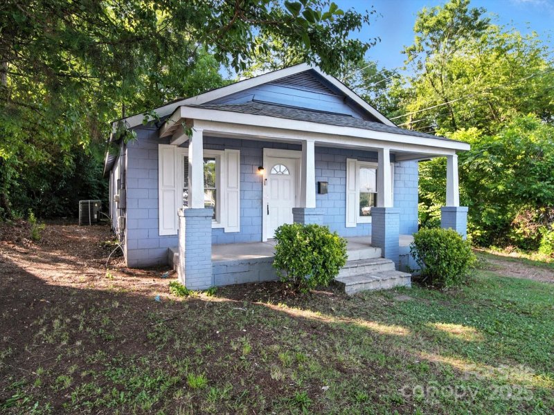 Property image 4 of 116 Honeywood Avenue in Oakview Terrace, Charlotte, NC 28216