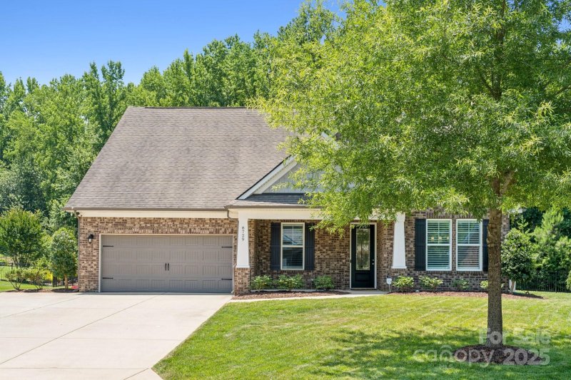 8729 Mullis Forest Court