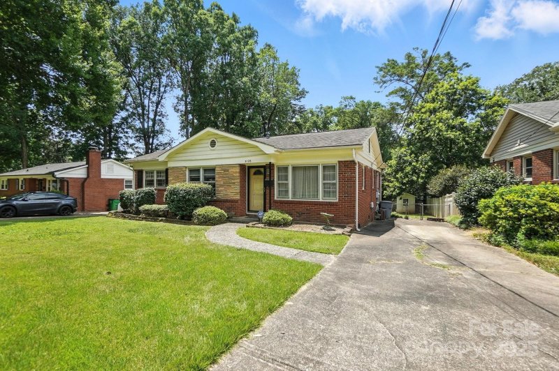 Property image 5 at 5126 Unaka Avenue, Charlotte, NC 28205