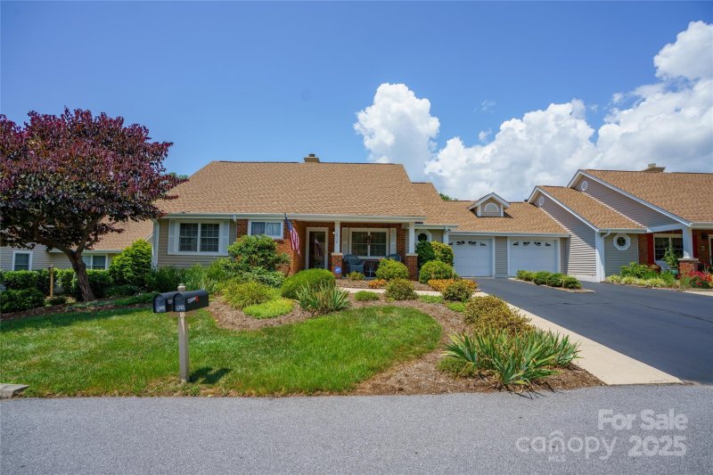 Property image 2 at 1016 Saddlebrook Drive, Hendersonville, NC 28739