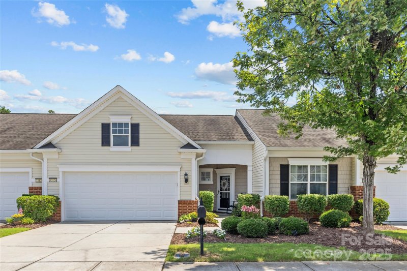 33124 Tanager Court