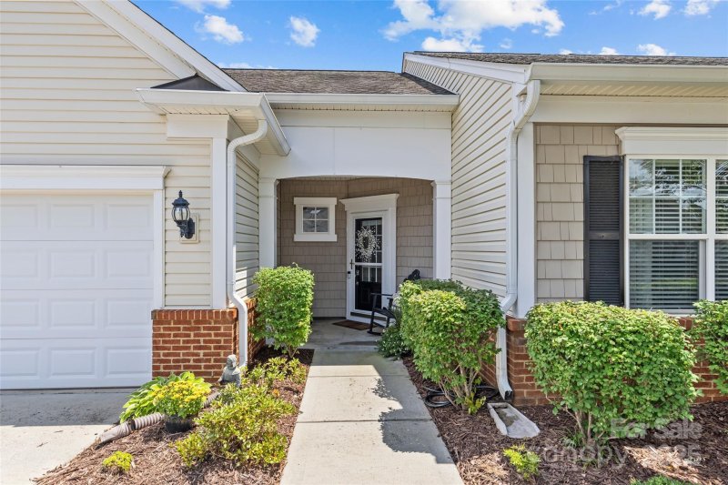 Property image 2 of 33124 Tanager Court in Sun City Carolina Lakes, Fort Mill, SC 29707