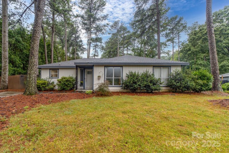 Property image 3 of 6808 Arroyo Drive in Hickory Ridge, Charlotte, NC 28227