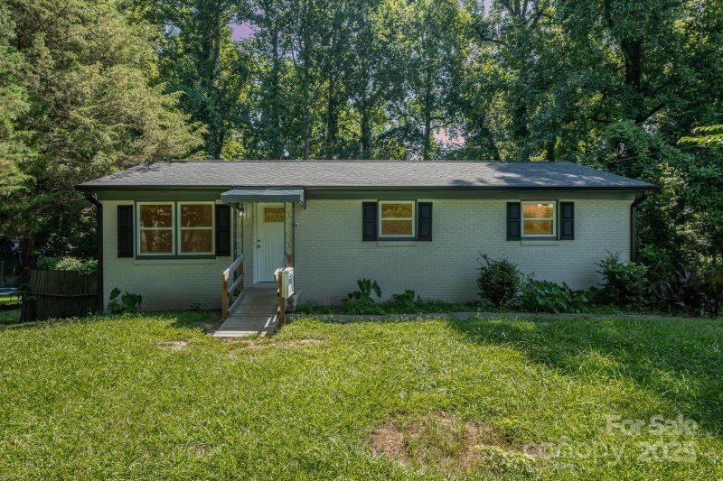 Property image 2 at 1048 Shenandoah Drive, Gastonia, NC 28052