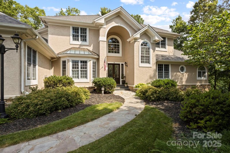 Property image 2 of 117 Founders Drive in Kenmure, Flat Rock, NC 28731