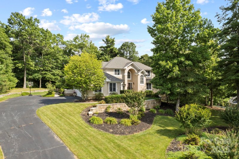 Property image 3 of 117 Founders Drive in Kenmure, Flat Rock, NC 28731